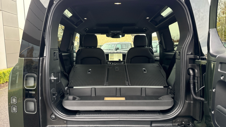 Land Rover Defender 3.0 D250 X-Dynamic SE 90 3dr Auto Diesel Estate